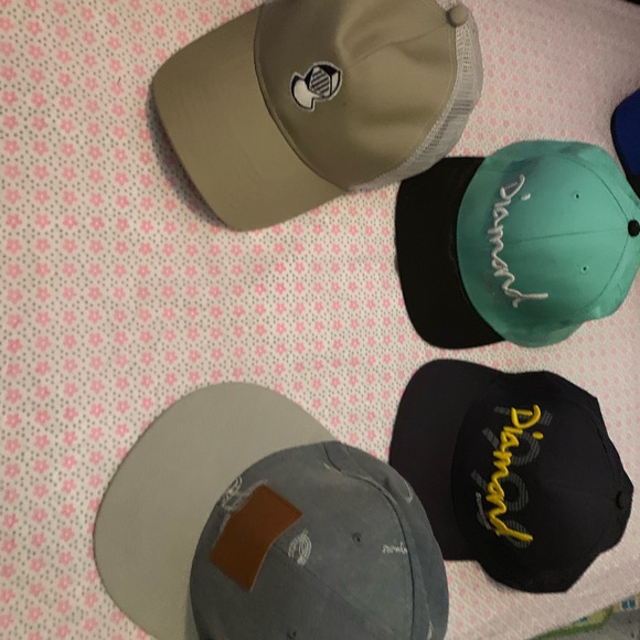 4 hats - Picture 5 of 5